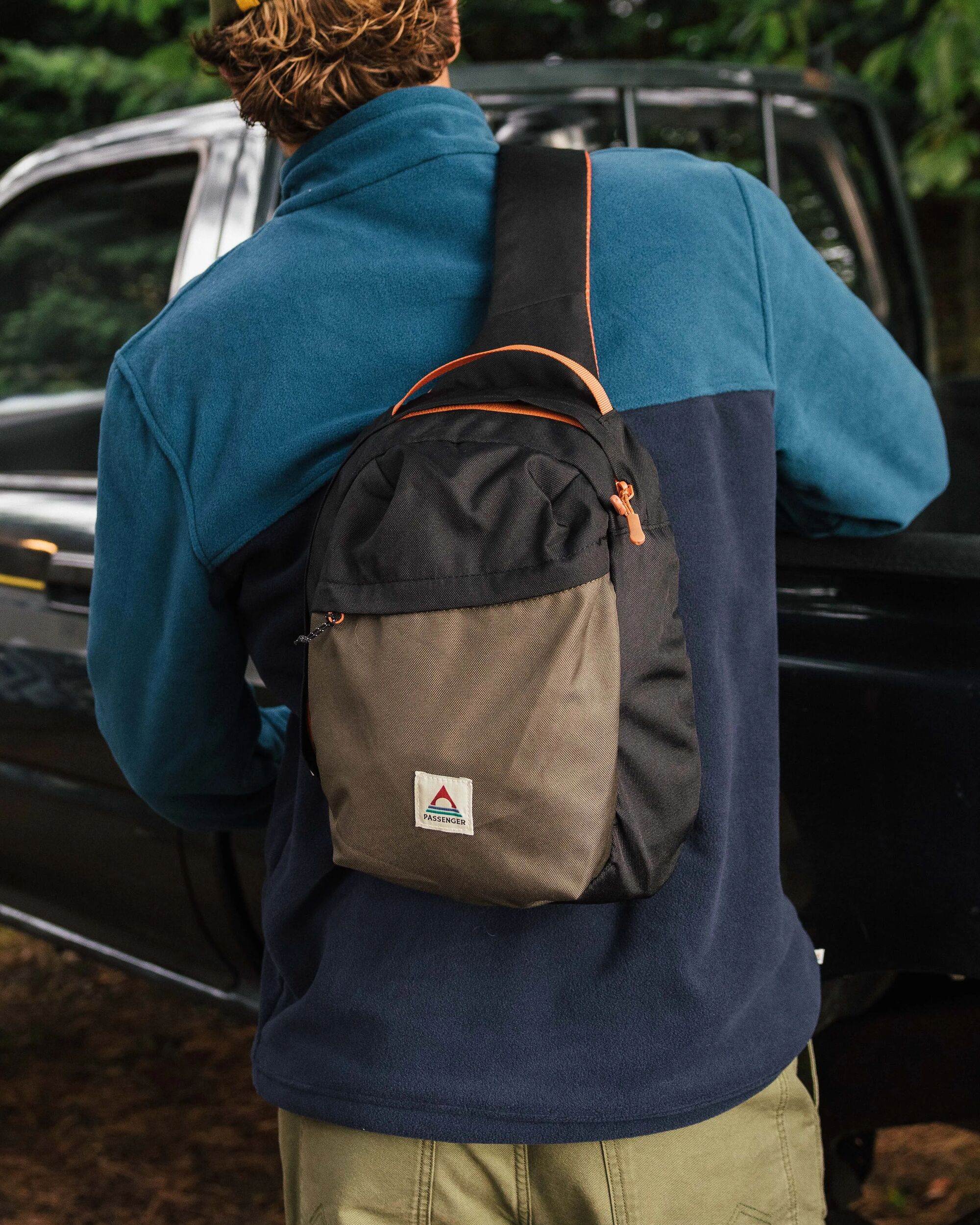 Boondocker Sling 8L - True Black/ Khaki