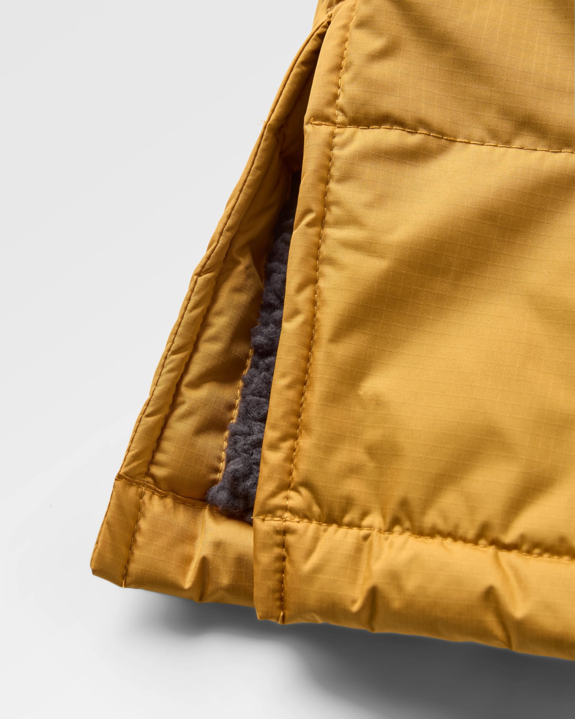 Escapism Sherpa Lined Changing Robe - Spruce Yellow - Image 5