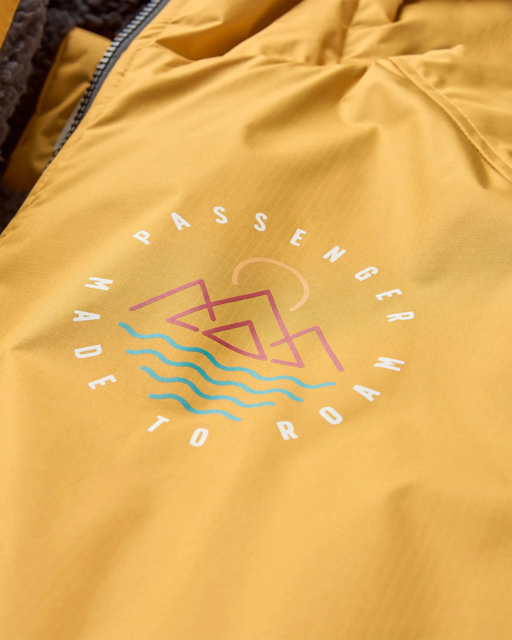 Escapism Sherpa Lined Changing Robe - Spruce Yellow - Image 8
