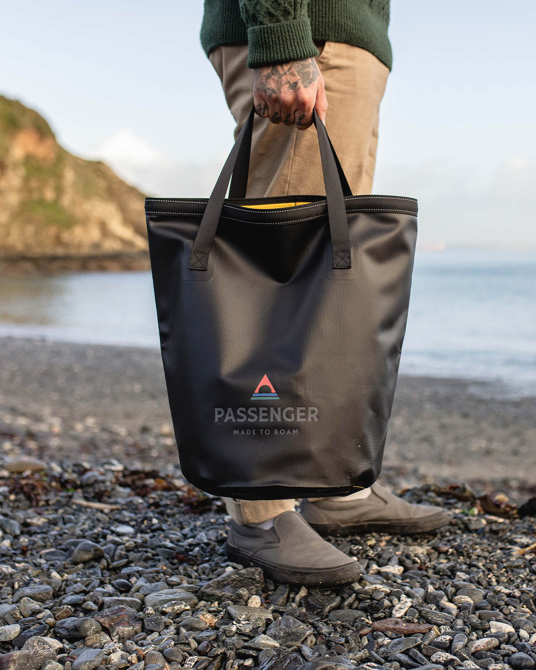 Tide 20L Bucket Bag - Black - Image 3