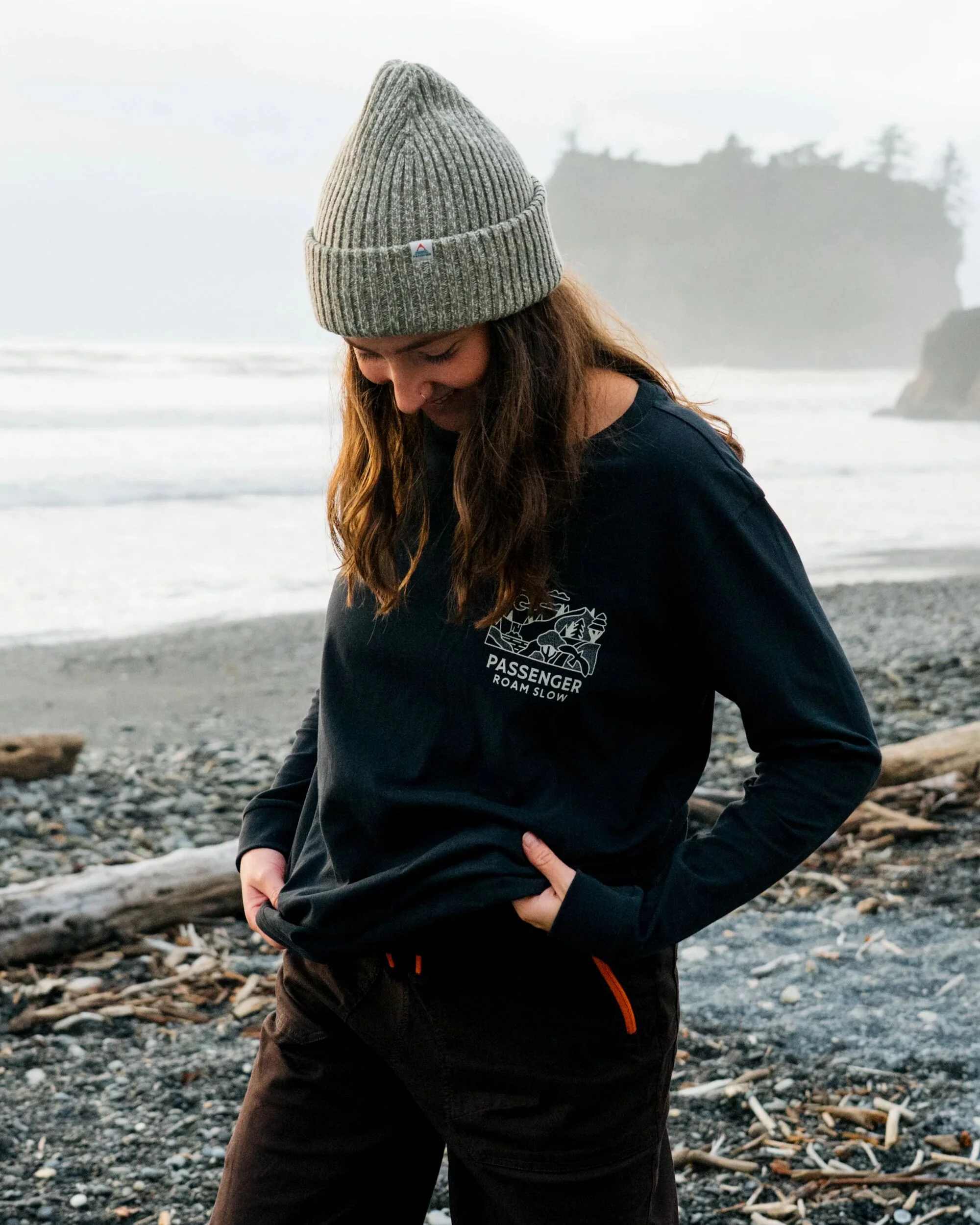 Roam Slow Women's LS T-Shirt - Black - Image 3