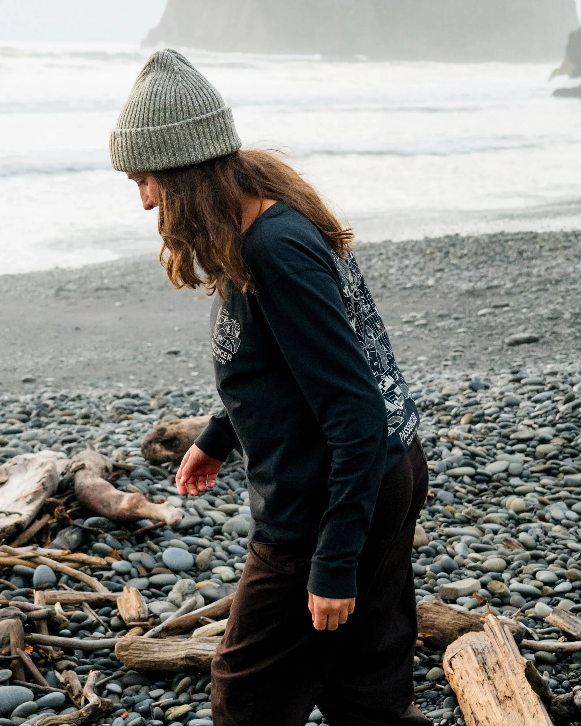 Roam Slow Women's LS T-Shirt - Black - Image 4