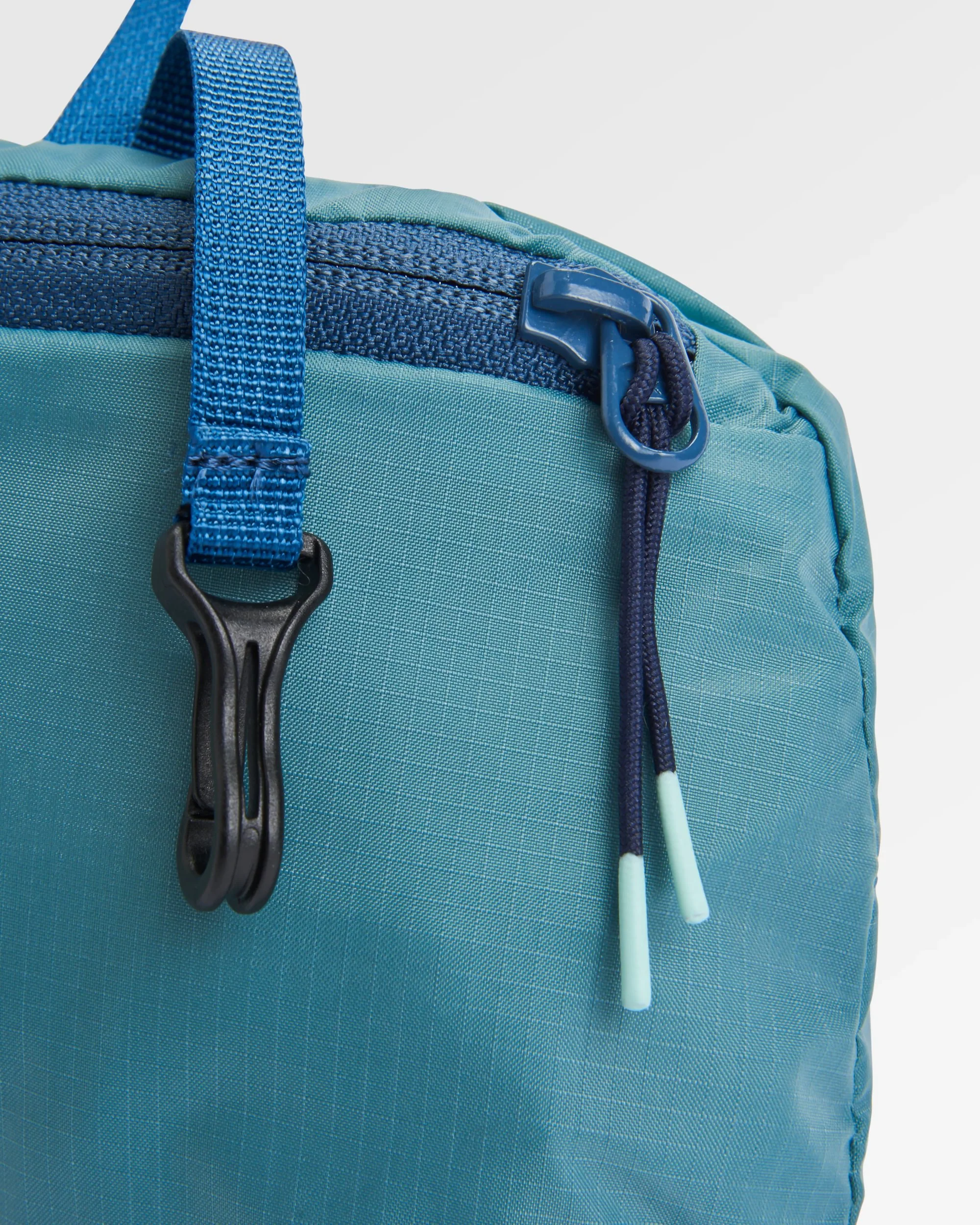 Trail Light 40L Duffel Bag - Arctic - Image 12